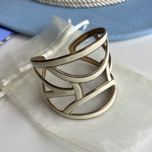 🤍💖✨ Enamel Cream and Gold Cuff Bracelet - Picture 17 of 17